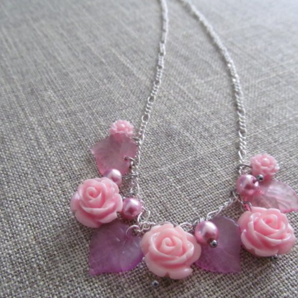 Sping flower necklace - Picture 2 of 3